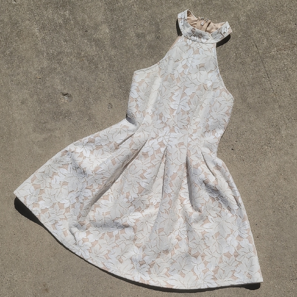 Lulu's XS White and Beige High-Neck Floral Lace Fit-and-Flare Dress